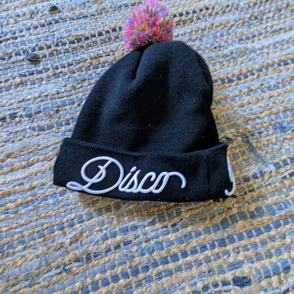 Panic at The Disco Black Winter Pom Pom Hat White Embroidered Lettering Music Fa - Picture 8 of 9